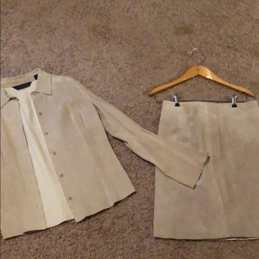 Vintage Women’s Express suede jacket/skirt.